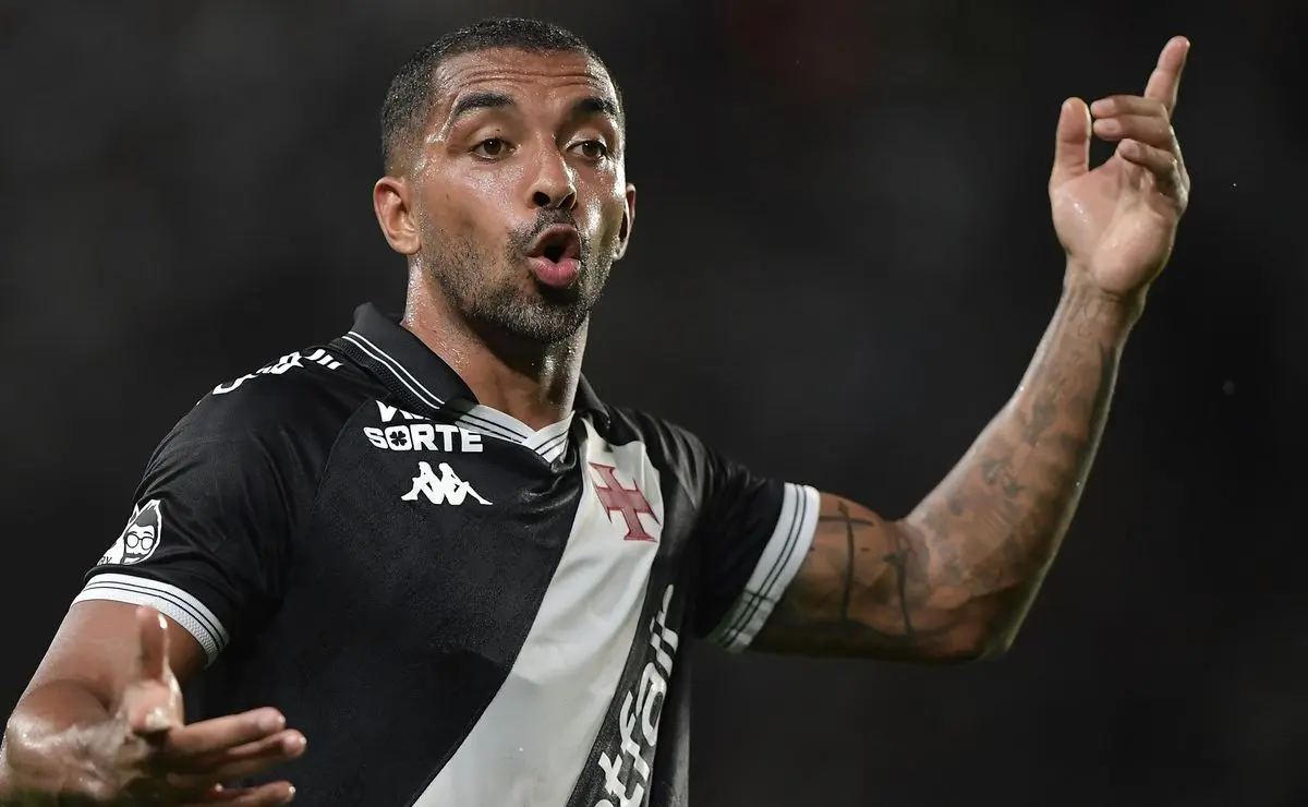 Pedrinho manterá Paulo Henrique no Vasco até a convocação para a Copa do Mundo, informa jornalista Pedrinho manterá Paulo Henrique no Vasco até a convocação para a Copa do Mundo, informa jornalista