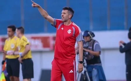 Pezzolano detalha rodízio e escalação do Internacional para os próximos jogos