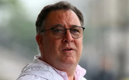 Pichações em muros do CT Rei Pelé refletem clima de hostilidade no Santos