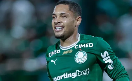 Polêmica com pênalti em Vitor Roque: Palmeiras se manifesta após reclamações e encerra discussão