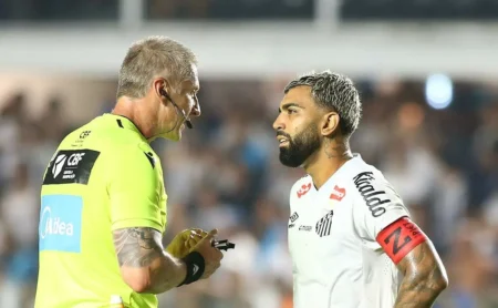 Polêmica com Anderson Daronco em Santos x São Paulo: erro em não expulsar Frías é analisado.