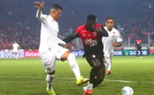 Polêmica no Atletiba: pênalti de Zé Ivaldo aos 2 minutos causa revolta na torcida