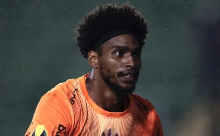 Portuguesa identifica responsáveis por atos racistas contra Hugo Souza e detalha medidas tomadas