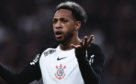 Postura de José Martínez após retorno da Venezuela incomodou o Corinthians antes da rescisão. Postura de José Martínez após retorno da Venezuela incomodou o Corinthians antes da rescisão.