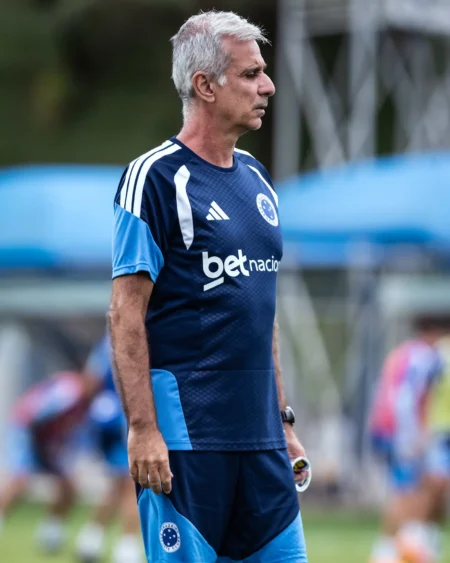 Preparador físico do Cruzeiro reconhece momento delicado e almeja folgas no calendário: "Vamos melhorar"