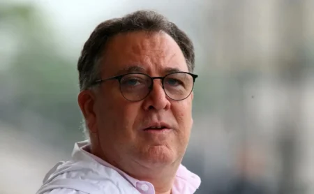 Pressão da torcida leva Marcelo Teixeira a desistir de contratar zagueiro Cacá