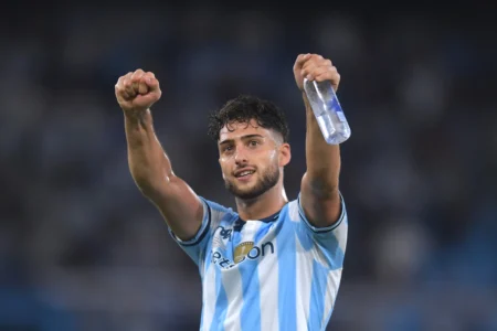 Racing busca venda definitiva, e Botafogo se afasta de Di Cesare