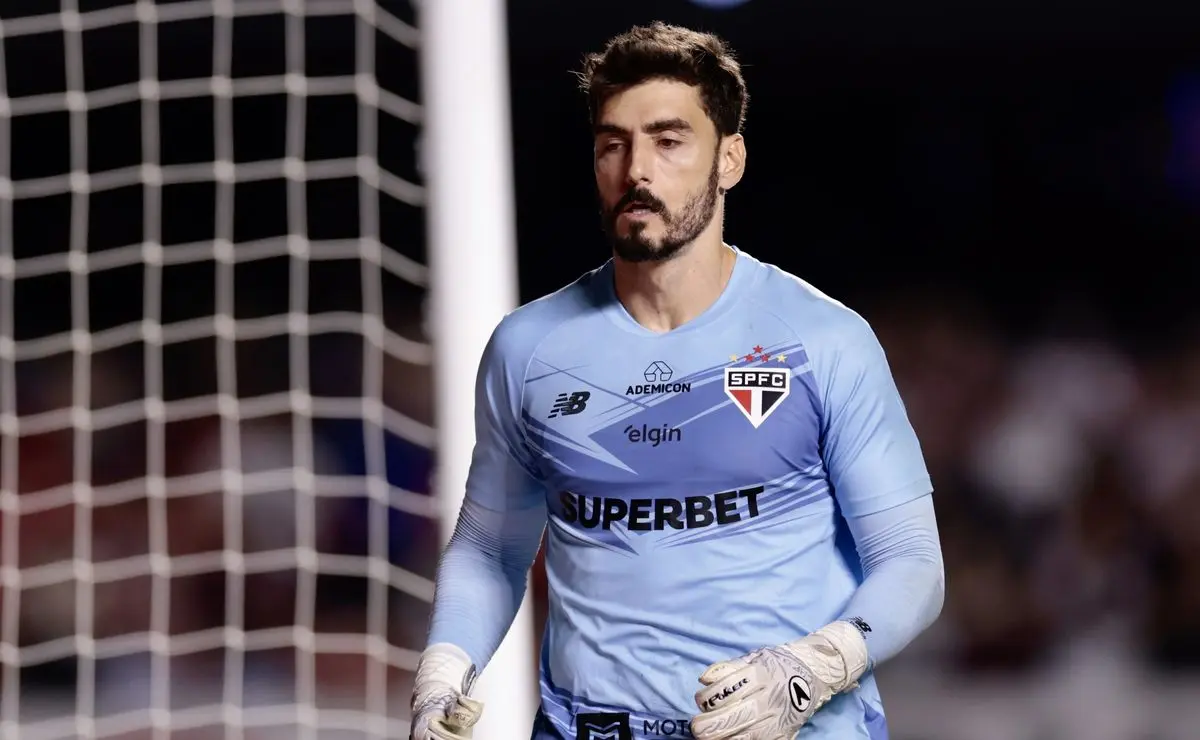 Rafael exalta apoio da torcida e celebra melhora no clima do São Paulo Rafael exalta apoio da torcida e celebra melhora no clima do São Paulo