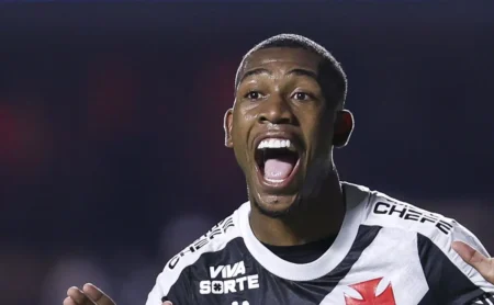 Rayan atrai atenção de Carlo Ancelotti e surge na mira da Seleção Brasileira. Rayan atrai atenção de Carlo Ancelotti e surge na mira da Seleção Brasileira.