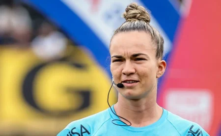 Árbitra Marianna Nanni Batalha é alvo de polêmica em Botafogo-SP x Palmeiras e recebe reações na web