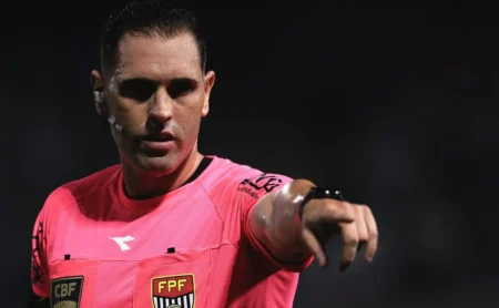 Árbitro João Vitor Gobi decide após confusão em Palmeiras x Guarani e decreta 2 expulsões