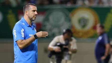 Árbitro relata confusão e expulsões em Palmeiras x Guarani: "Devolve a bola, covarde"