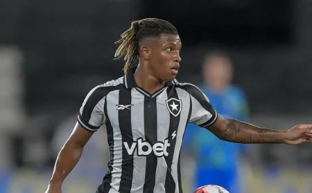 Reforço de Danilo no Palmeiras: negociação travada após veto de Textor a Leila