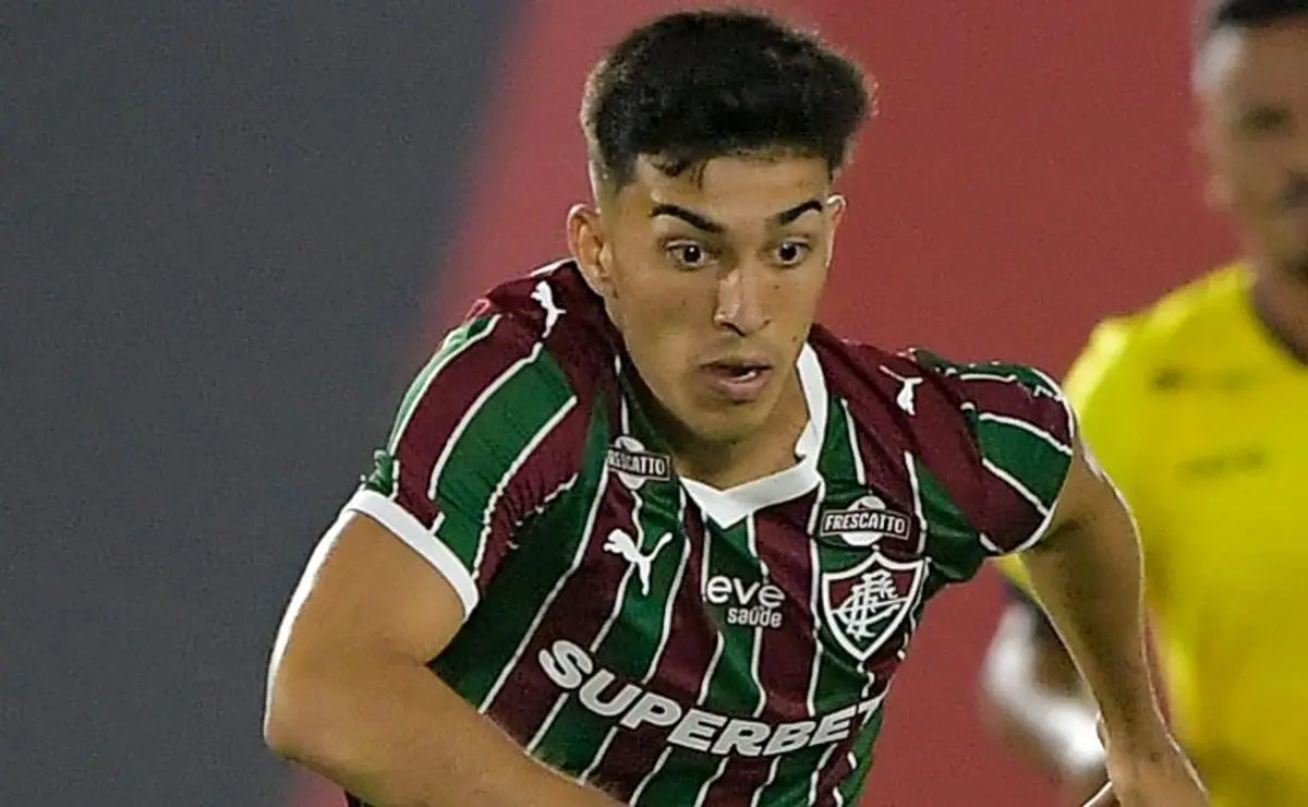 Regra da FIFA impede saída de Lezcano do Fluminense para o Olímpia após acordo. Regra da FIFA impede saída de Lezcano do Fluminense para o Olímpia após acordo.