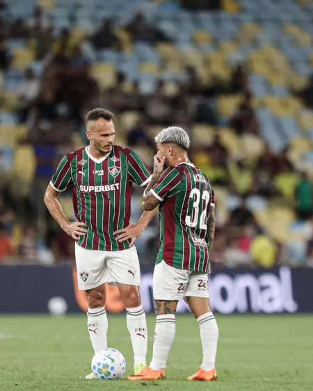 Renê exalta rivalidade saudável com Arana no Fluminense e define prioridade com Zubeldía: "Quero ser campeão"