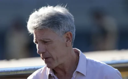 Renato Gaúcho é novamente cotado no Vasco, com preferência de aliados de Pedrinho pelo técnico brasileiro