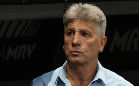 Renato Gaúcho surge como forte candidato ao Atlético-MG após saída de Sampaoli