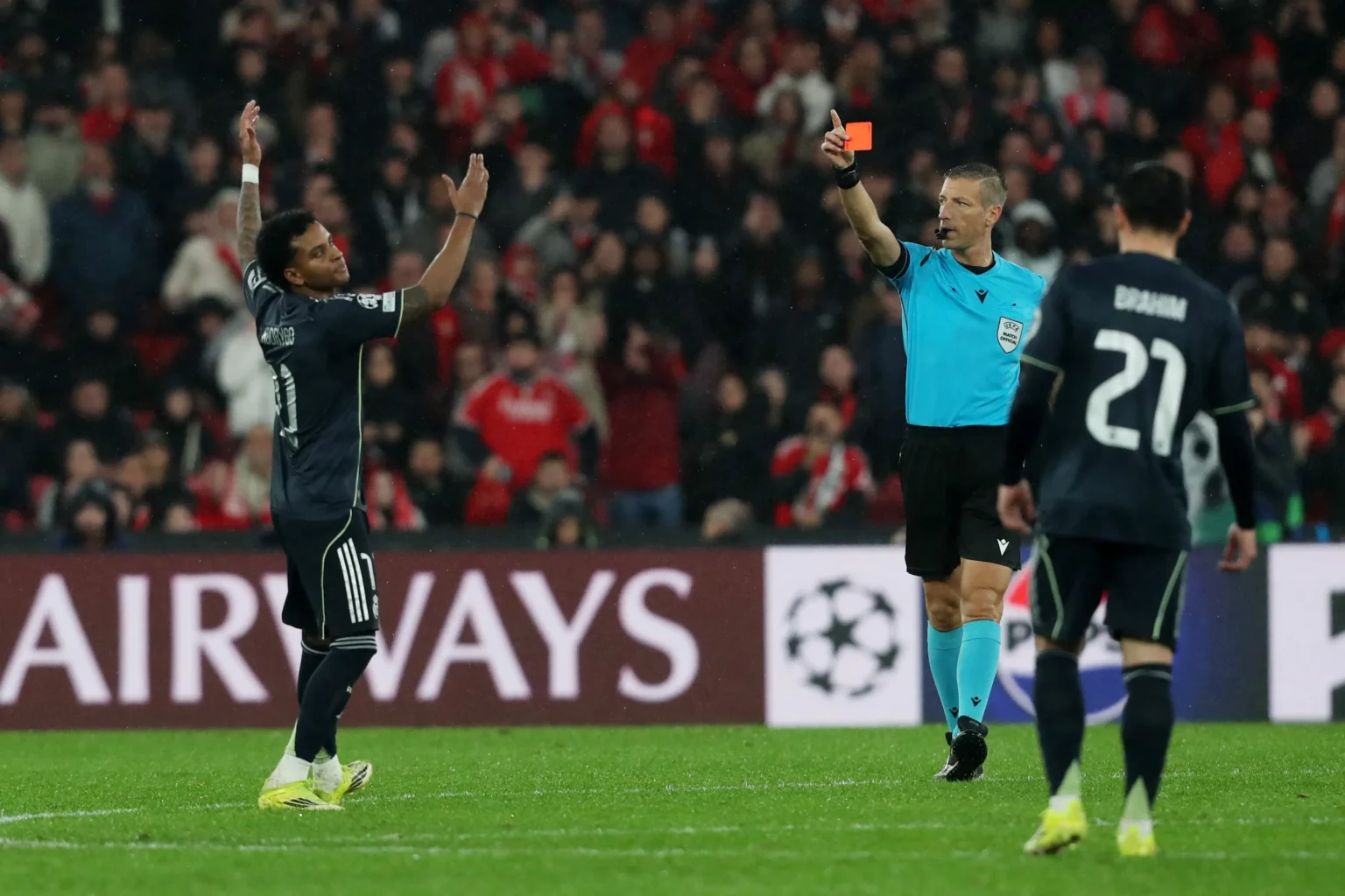 Rodrygo está fora dos playoffs da Champions League por expulsão contra o Benfica