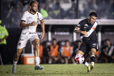 Rojas se destaca em estreia pelo Vasco e busca espaço entre os titulares: "Surpreso com o apoio"