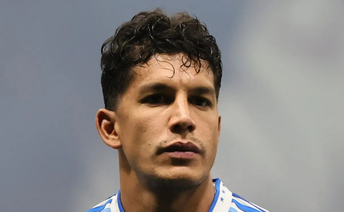 Romero defende titular vaiado pela torcida do Cruzeiro e afirma: “Trabalha todos os dias” Romero defende titular vaiado pela torcida do Cruzeiro e afirma: “Trabalha todos os dias”