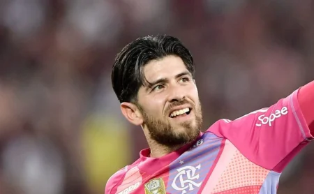 Rossi reduz salário e tem renovação com o Flamengo encaminhada, descartando Udinese