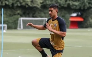 Ryan Francisco: Retorno aos gramados se aproxima após recuperação de LCA no São Paulo