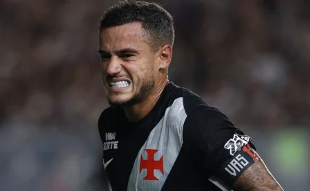 Saída de Coutinho do Vasco após solicitação do jogador causa comoção e divide a torcida