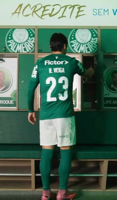 Saída de Veiga pode render R$ 34 milhões ao Palmeiras; clube preservará vestiário do meia no CT