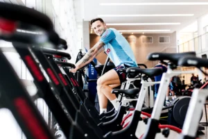 Saúl planeja retorno antecipado ao Flamengo e detalha recuperação cirúrgica