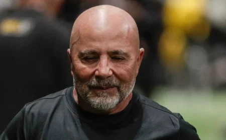 Sampaoli é o novo técnico do Santos no lugar de Vojvoda, e ex-jogador do Galo não é opção