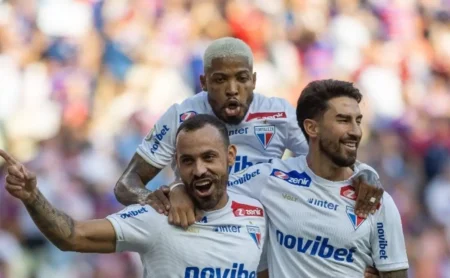 Santos acerta com atacante Moisés por 3 anos a pedido de Vojvoda, confirma Vagner Frederico