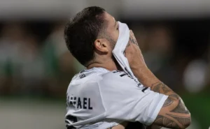 Santos busca fim de jejum contra o Athletico-PR em campo sintético