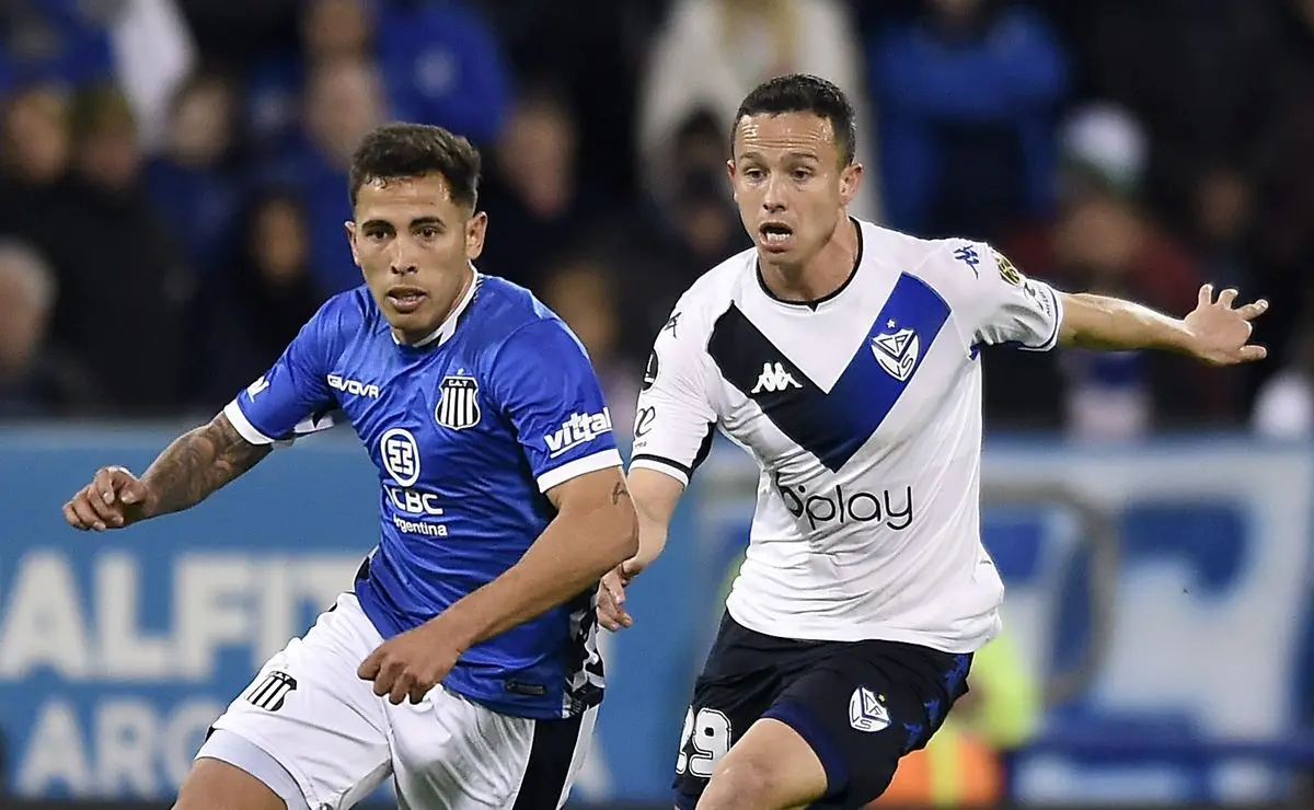 Santos busca zagueiro e avalia novas negociações além de Christian Oliva Santos busca zagueiro e avalia novas negociações além de Christian Oliva