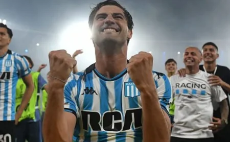 Santos demonstra interesse em zagueiro Santiago Sosa, mas valor de R$ 67 milhões dificulta negociação