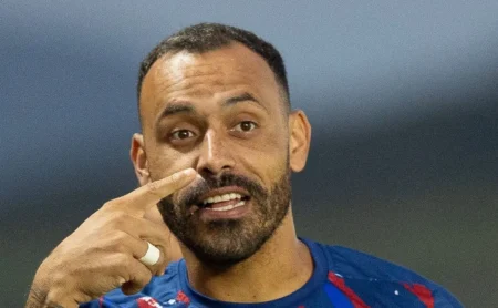 Santos e Fortaleza: negociação por Moisés dificulta acerto.