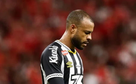 Santos estuda venda de Alexis Duarte e mantém Mayke e João Schmidt no elenco, informa setorista Santos estuda venda de Alexis Duarte e mantém Mayke e João Schmidt no elenco, informa setorista