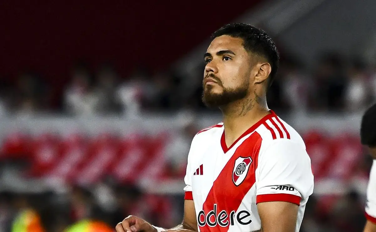 Santos estuda a contratação de zagueiro do River Plate, Paulo Díaz, e avalia proposta. Santos estuda a contratação de zagueiro do River Plate, Paulo Díaz, e avalia proposta.