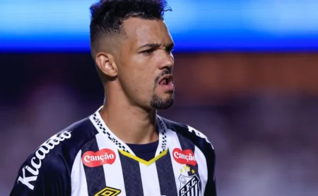 Santos estuda liberar Zé Ivaldo e Lautaro Díaz, mas ambos interessam a Vojvoda