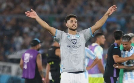 Santos faz nova proposta por Di Cesare e aguarda resposta do Racing. Santos faz nova proposta por Di Cesare e aguarda resposta do Racing.