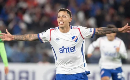 Santos: Fim do transfer ban e negociações com Christian Oliva e Zé Vitor