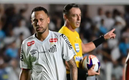 Santos: Gols nos minutos finais prejudicam resultados na temporada Santos: Gols nos minutos finais prejudicam resultados na temporada