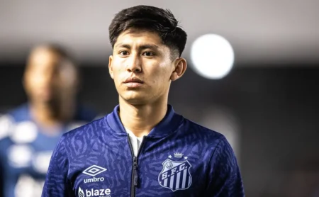 Santos: Miguelito é dispensado após venda e clube busca renovação com jogador boliviano