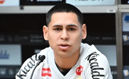 Santos recebe R$ 1 milhão por empréstimo e estipula valor para venda de Caballero