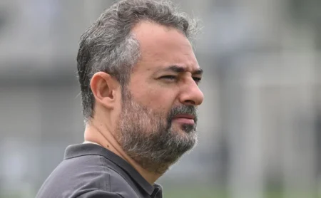 Santos revê estratégia de reforços e abandona contratações de jogadores desconhecidos até o fechamento da janela