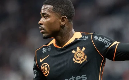 Santos reverte decisão e busca zagueiro Cacá com aval de Alexandre Mattos