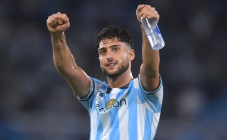 Santos se junta à disputa por Marco Di Cesare, zagueiro do Racing, também na mira do Botafogo, informa portal