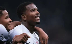 Santos: Vojvoda impede empréstimo de Cacá e zagueiro não deve ser contratado