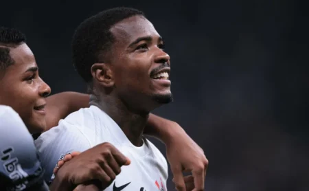 Santos: Vojvoda impede empréstimo de Cacá e zagueiro não deve ser contratado