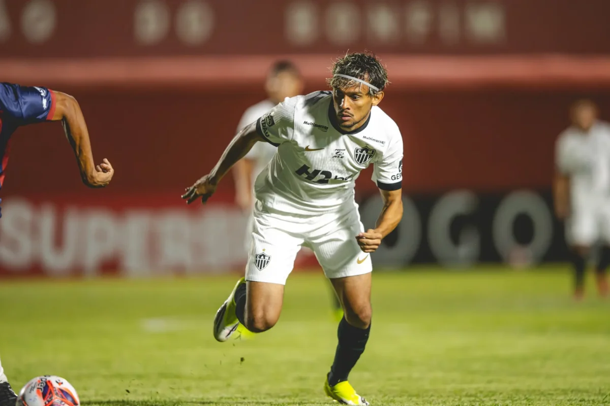 Scarpa avalia fase inicial irregular do Atlético-MG e analisa mudança de posição após saída de Sampaoli