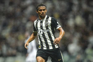 Scarpa, reserva no Atlético-MG, valoriza profissionalismo e evita polêmicas: "Assunto delicado"